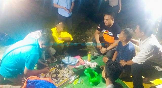 Polisi Menggerebek Praktik Judi Berkedok Permainan Bola Dadu