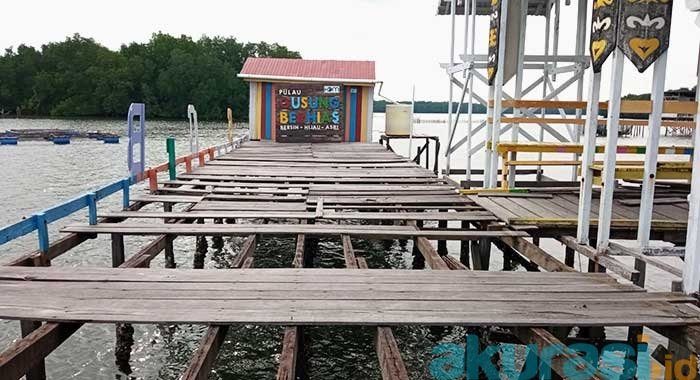 Banjir Rob Pulau Gusung Membuat  Jembatan dan Rumah Warga Rusak