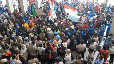 Tolak UU Cipta Kerja, Ratusan Mahasiswa Bontang Demo di Gedung DPRD