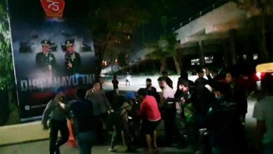 Wartawan Samarinda Diinjak dan Dijambak Oknum Polisi saat Meliput Aksi di Polresta Samarinda