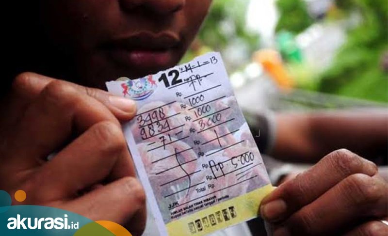 Asyik Rekap Togel, Dua Pejudi Muara Badak Ditangkap