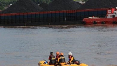 Kelebihan Muatan, Kapal Kayu Bermuatan Batu Bara Tenggelam di Perairan Mahakam, Satu ABK Hilang