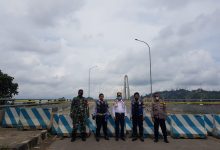 Halau Pengendara Nakal, Dishub Pasang Barier Beton 500 Kg di Jembatan Mahkota 2