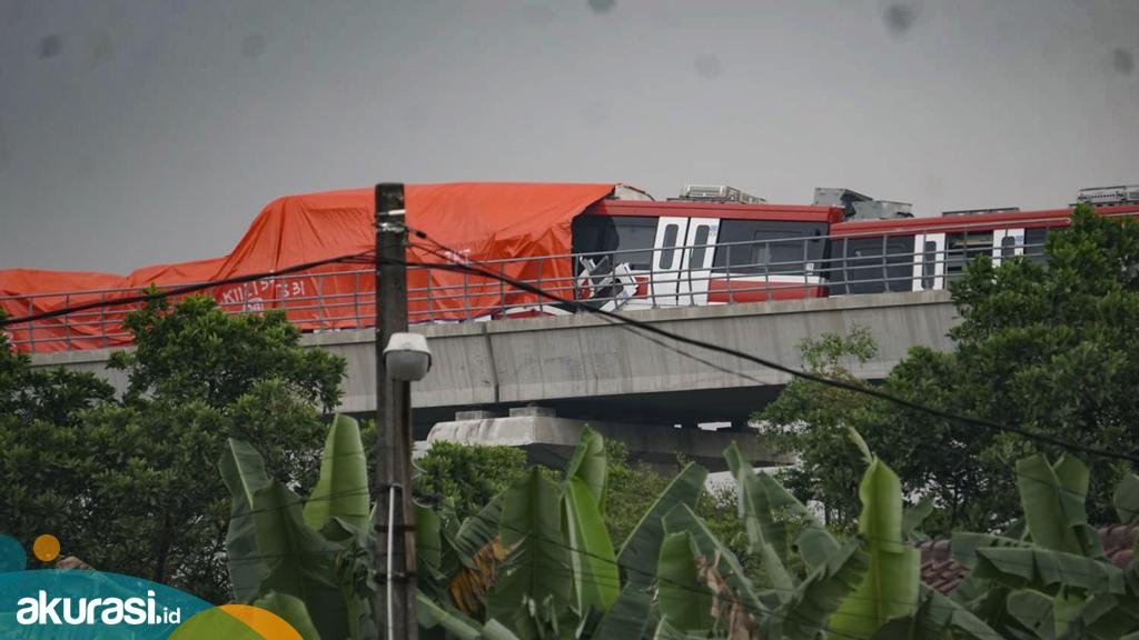 Masih Tahap Uji Coba, Kereta LRT Jabodebek Tabrakan