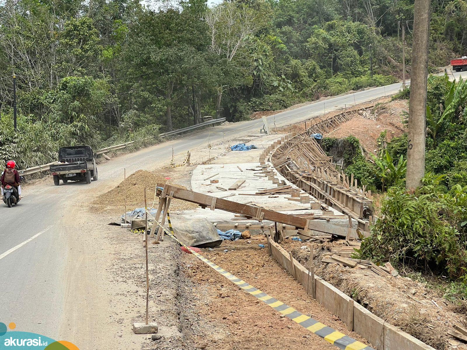Perbaikan Jalan Kukar-Kubar “Jalan di Tempat”, Libatkan 3 Kontraktor Besar, Habiskan Rp366 Miliar 