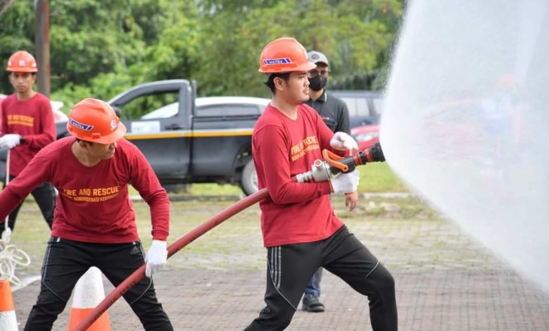 Lomba Pemadam Kebakaran Pupuk Kaltim, Bulan K3 Nasional 2022 - Akurasi.id