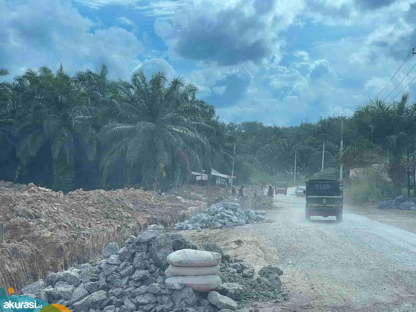 Imbas Ratusan Perusahaan Tambang dan Sawit di Kaltim Tidak Punya Jalan Khusus, Jalan Rakyat Pun Babak Belur