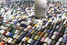 Pemerintah Cabut Protokol Covid-19, MUI Bolehkan Saf Rapat di Masjid