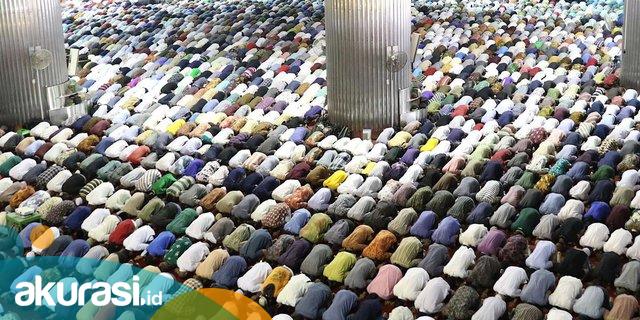 Pemerintah Cabut Protokol Covid-19, MUI Bolehkan Saf Rapat di Masjid