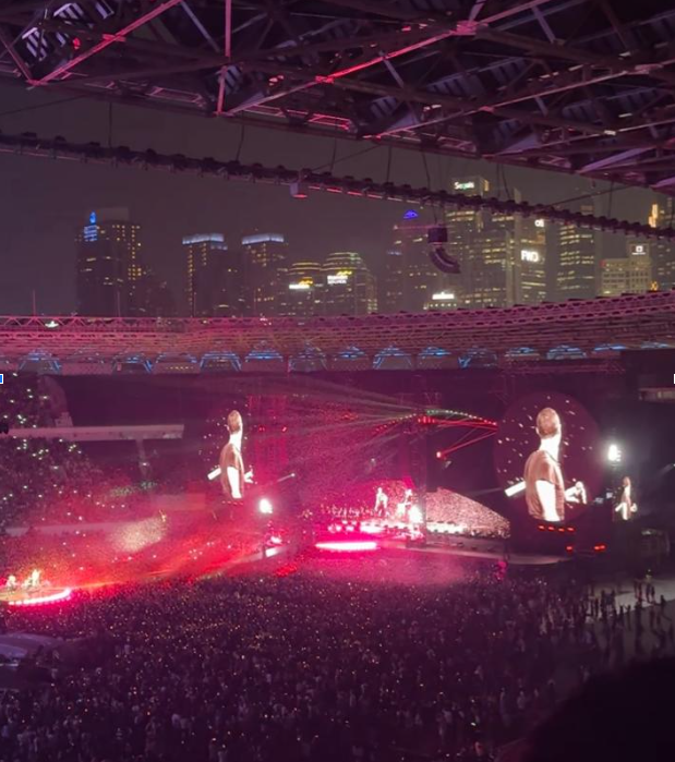 Coldplay Memukau Jakarta dengan Konser Spektakuler di Gelora Bung Karno