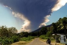 Erupsi Gunung Lewotobi Laki-Laki Batalkan 10 Penerbangan, Hujan Abu Ancam Warga Flores Timur